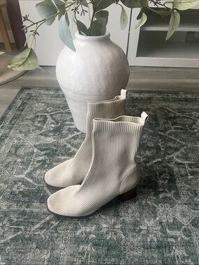 Ribbed Cream Sock Ankle Boots